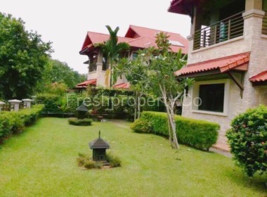 Lake View Bungalow Freehold