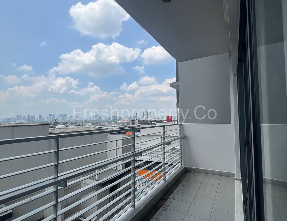 1 bedroom For Sale by Owner @ Setiawalk Puchong - Huge Balcony