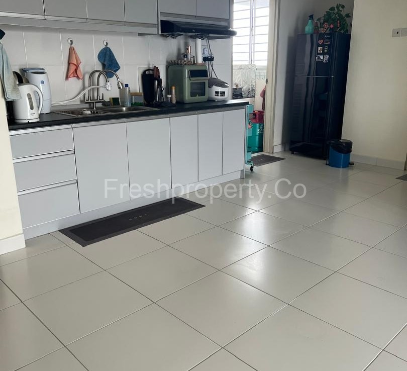 1 bedroom For Sale by Owner @ Setiawalk Puchong - Kitchen